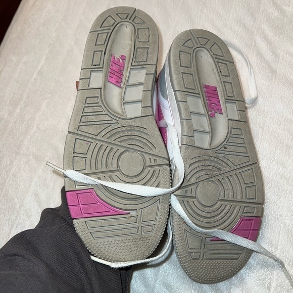 *GIRL'S Nike sneakers Sz 5 - Picture 4 of 7